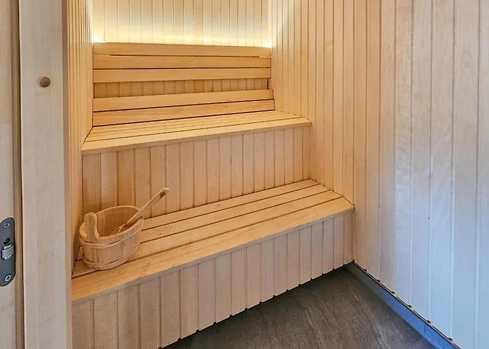 Дом отдыха In Edland With Sauna